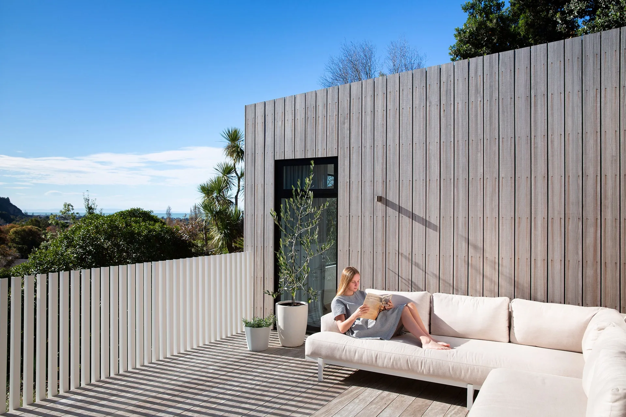 <img alt="" src="/images/0/1/1/-/s/011-sumner-architecture-photography-lumo-96746ee9.webp?description" width="960" height="640" style="--aspect-ratio: 1920/1280;" />