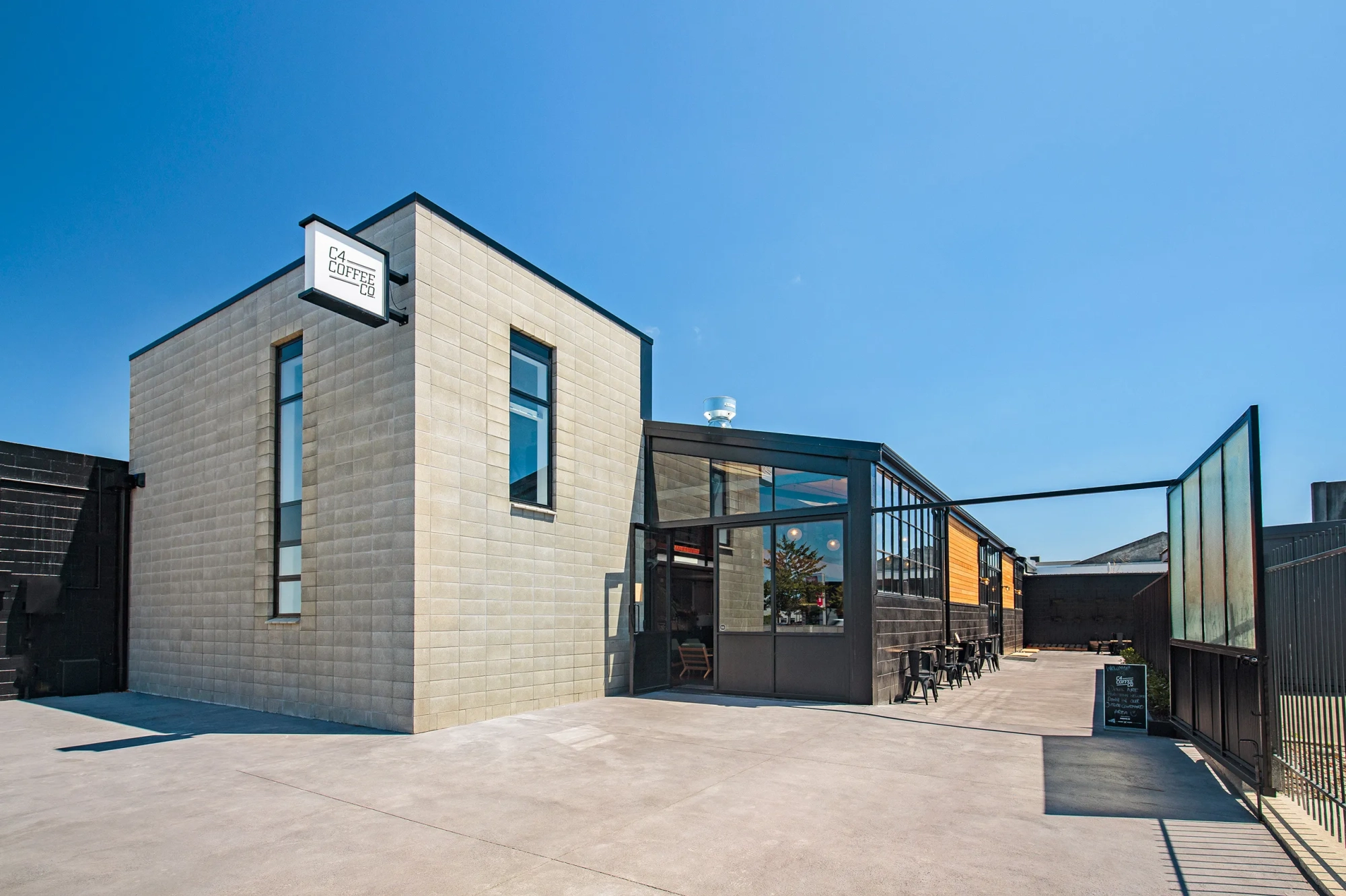 <img alt="" src="/images/c/4/-/c/o/c4-coffee-interior-design-lumo-photography-01-6f3b30ca.webp?description" width="1280" height="853" style="--aspect-ratio: 2560/1707;" />