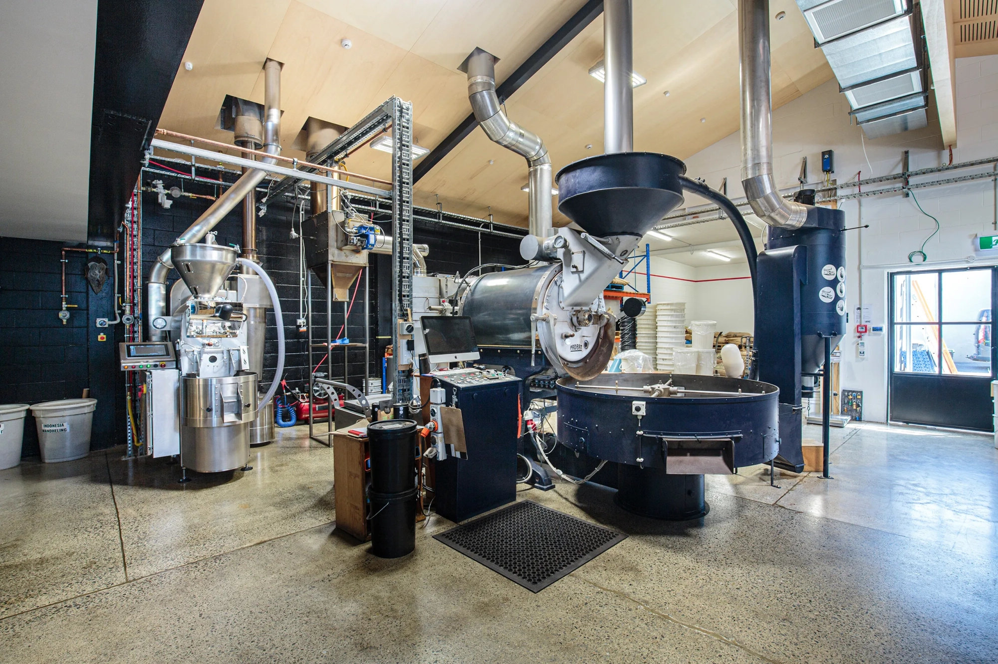 <img alt="" src="/images/c/4/-/c/o/c4-coffee-interior-design-lumo-photography-04-3364fbff.webp?description" width="1280" height="853" style="--aspect-ratio: 2560/1707;" />