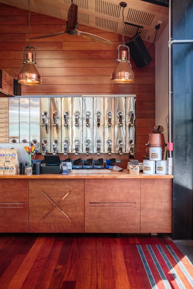 <img alt="" src="/images/c/4/-/c/o/c4-coffee-interior-design-lumo-photography-05-26d9e81d.webp?description" width="456" height="685" style="--aspect-ratio: 913/1370;" />