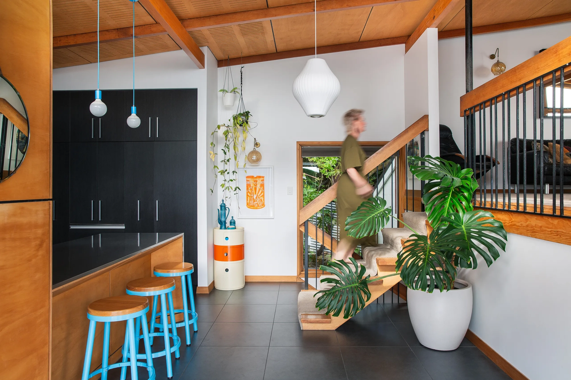 <img alt="" src="/images/h/o/m/e/-/home-hillside-modern-renovation-lumo-343c8546.webp?description" width="1280" height="853" style="--aspect-ratio: 2560/1707;" />