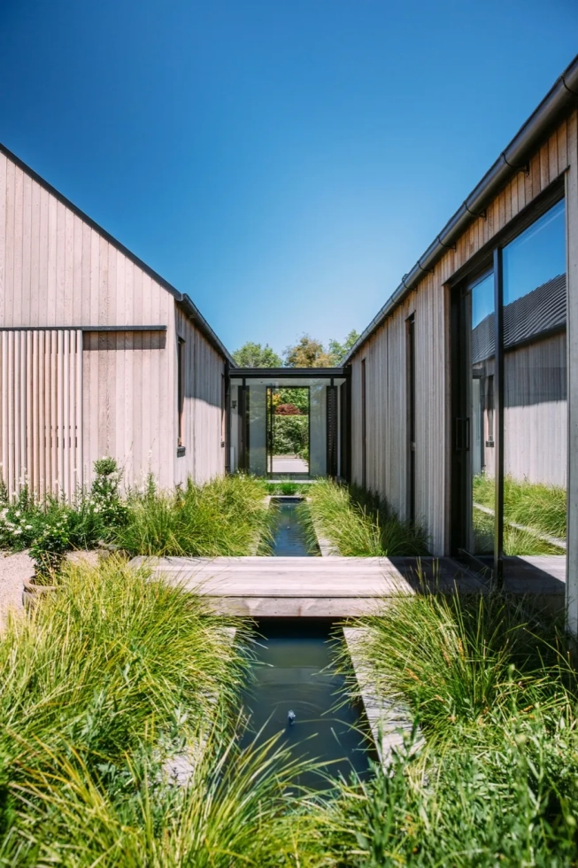 <img alt="" src="/images/r/i/v/e/r/river-house-aw-architects-architecture-lumo-photography-02-052223be.webp?description" width="456" height="685" style="--aspect-ratio: 913/1370;" />