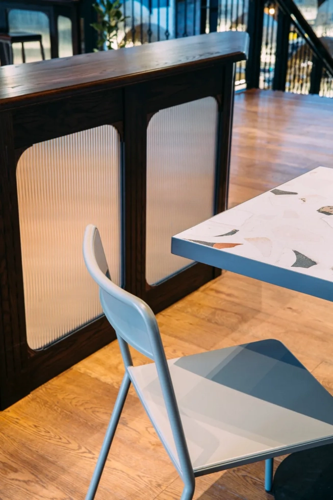 <img alt="" src="/images/r/i/v/e/r/riverside-kirkcaldie-interior-design-lumo-photography3-290958a5.webp?description" width="456" height="685" style="--aspect-ratio: 913/1370;" />