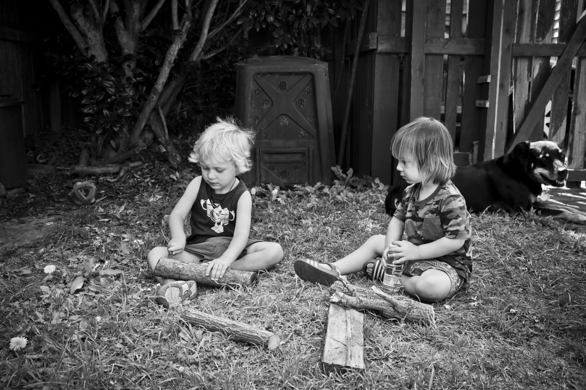 <img alt="" src="/images/y/o/u/g/-/youg-lads-portrait-photo-lumo-8cd8e014.webp?description" width="1280" height="853" style="--aspect-ratio: 2560/1706;" />